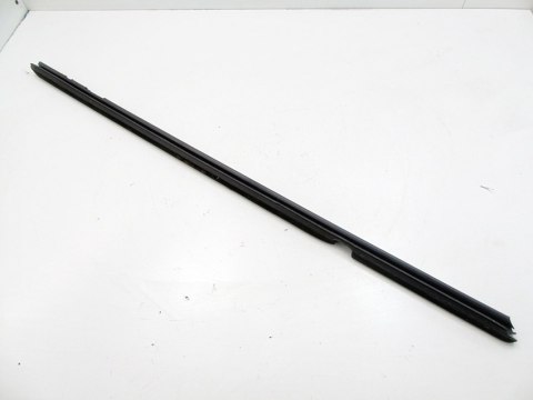 Uszczelka parapet zewnętrzny szyby drzwi prawy tył Volkswagen Golf V 03-09