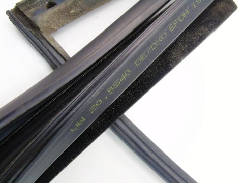 Uszczelka szyby drzwi prawy tył Volkswagen Golf V 2003-2009 vw 20.9540