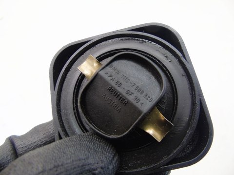 Korek wlewu oleju 4.4 N62 BMW 5 6 7 X5 E60 E61 E63 E64 E65 E66 7509328