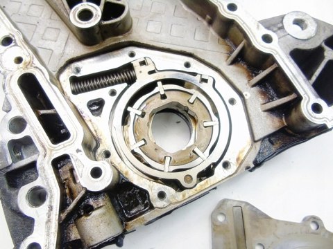 Pompa oleju obudowa rozrządu 1.2 1.4 B Meriva B Corsa D Adam Astra J Aveo