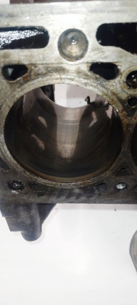 Blok silnika 1.6 16V Duster Logan Sandero Oroch Thalia Clio 3 Megane 3