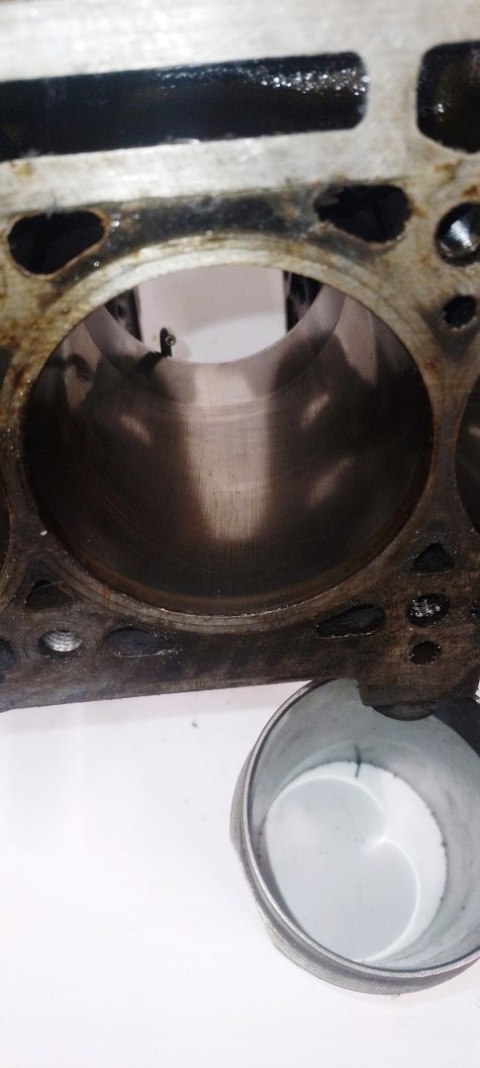 Blok silnika 1.6 16V Duster Logan Sandero Oroch Thalia Clio 3 Megane 3