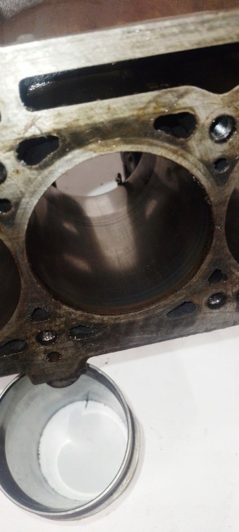 Blok silnika 1.6 16V Duster Logan Sandero Oroch Thalia Clio 3 Megane 3