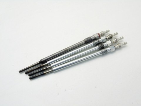 Świece żarowe 4.4v 2.0 cdti Insignia A Zafira C Astra J Cascada Saab 9-5