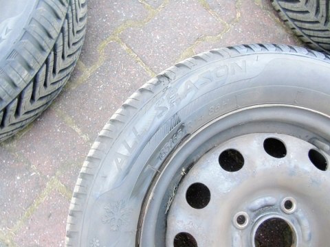 Koła felgi opony kpl Focus Fiesta Fusion 185/65/r14 Cormoran całoroczne