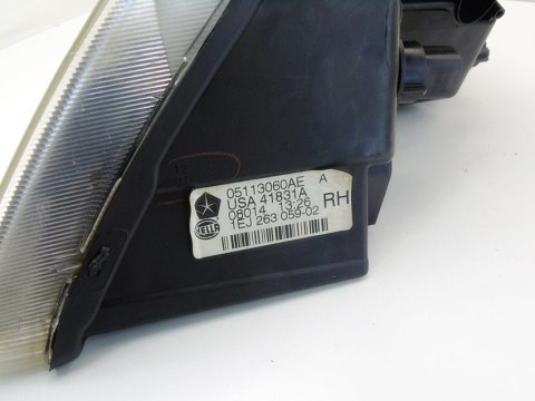 Lampy reflektory przód lewa prawa Chrysler Pacifica 2007r