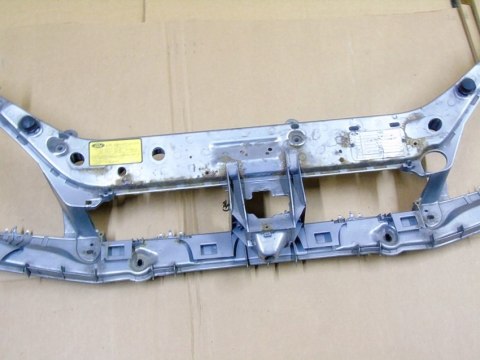 Pas przedni zderzaka górny pod lampyFord Focus MK1