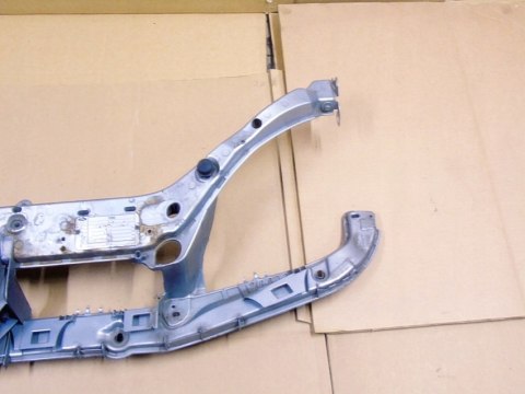 Pas przedni zderzaka górny pod lampyFord Focus MK1