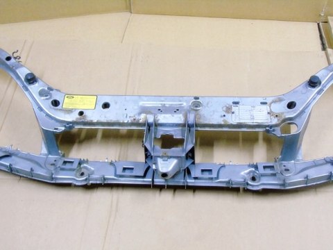 Pas przedni zderzaka górny pod lampyFord Focus MK1