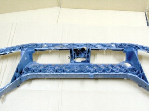 Pas przedni zderzaka górny pod lampyFord Focus MK1