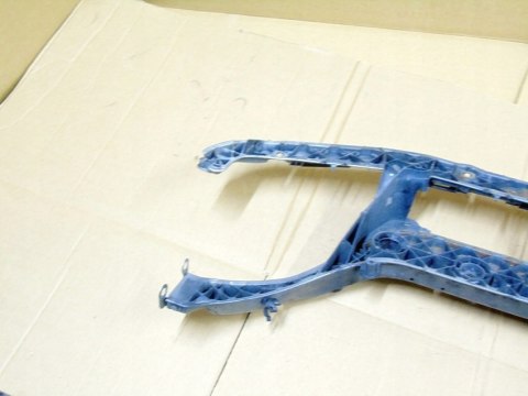 Pas przedni zderzaka górny pod lampyFord Focus MK1