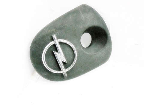 EMBLEMAT ZNACZEK KLAPY BAGAZNIKA OPEL CORSA B EMBLEMAT ZNACZEK KLAPY BAGAZNIKA OPEL CORSA B