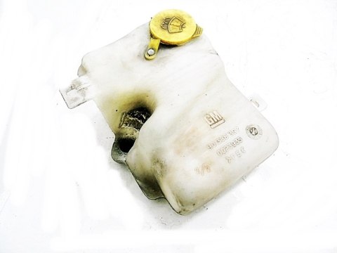 ZBIORNICZEK SPRYSKIWACZY OPEL CORSA B ZBIORNICZEK SPRYSKIWACZY OPEL CORSA B