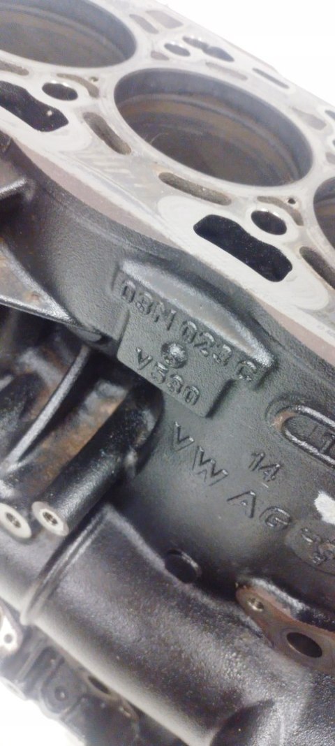 Blok silnika 2.0 TDI Audi A4 B8 A5 A6 C7 Q5 Q3 TT CNH Passat B8 03N103011D