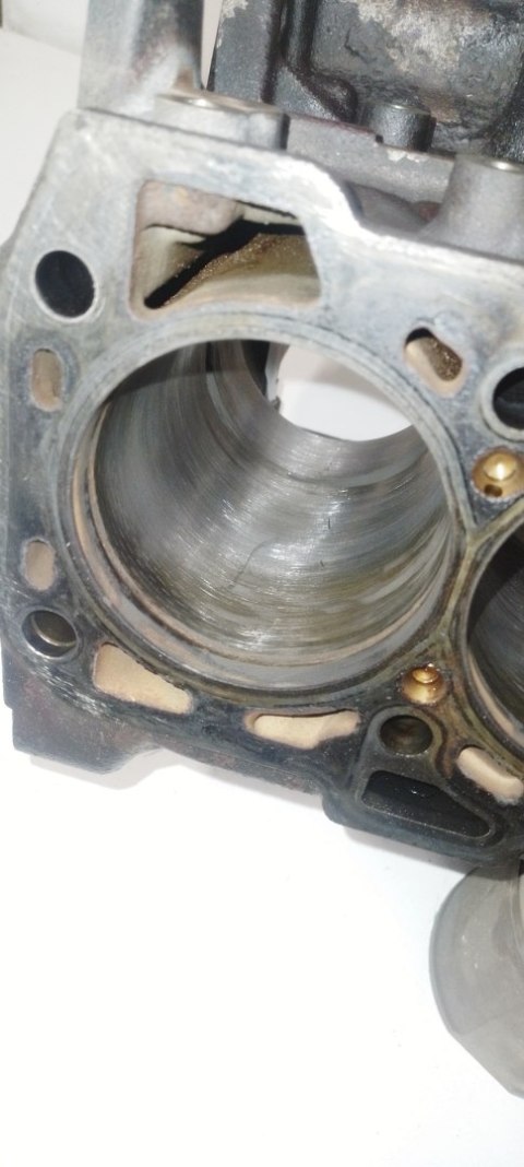 Blok silnika 55565911 2.0 cdti Insignia A Zafira C Astra J Cascada Saab 95