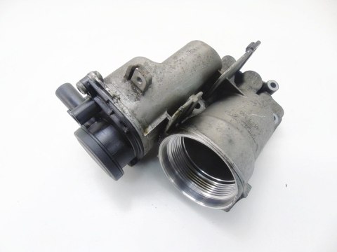 Obudowa filtra oleju 2.4 D D5 VOLVO XC70 V70 2 3 S60 S80 XC90 08642839