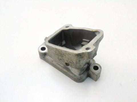 Obudowa termostatu 2.4 D D5 Volvo XC70 V70 2 3 S60 S80 XC90