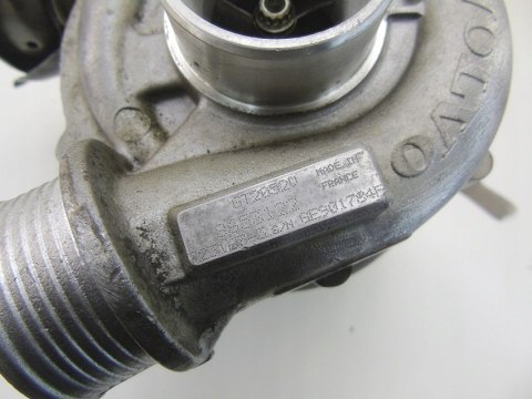 Turbosprężarka 2.4 D D5 Volvo XC70 V70 2 3 S60 S80 XC90 8653122
