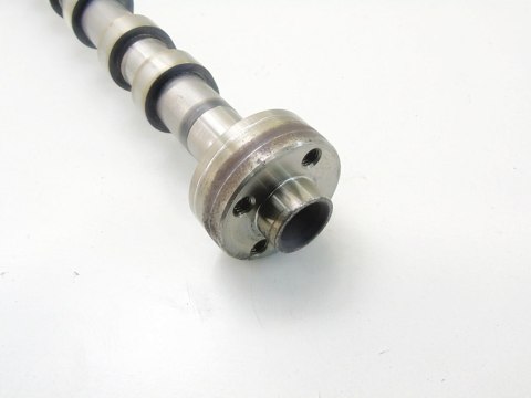 Wałek rozrządu głowicy 2.4 D D5 Volvo XC70 V70 2 3 S60 S80 XC90 8658358