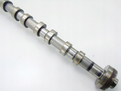 Wałek rozrządu głowicy 2.4 D D5 Volvo XC70 V70 2 3 S60 S80 XC90 8658358