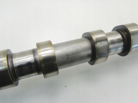 Wałek rozrządu głowicy 2.4 D D5 Volvo XC70 V70 2 3 S60 S80 XC90 8658358