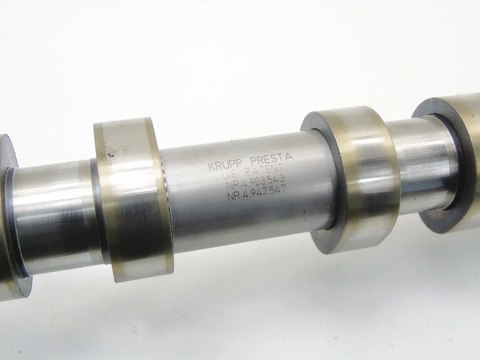 Wałek rozrządu głowicy 2.4 D D5 Volvo XC70 V70 2 3 S60 S80 XC90 8692976
