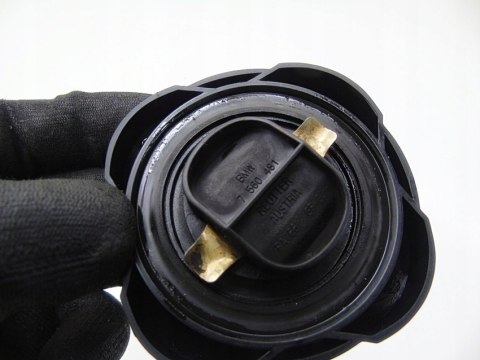 Korek wlewu oleju 1.8 2.0 i BMW N43 E60 E61 E90 E91 E92 E93 E81 E82 E88 E87
