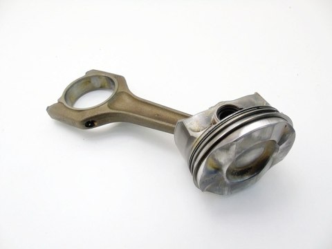 Tłok korbowód 1.8 2.0 i BMW N43 E60 E61 E90 E91 E92 E93 E81 E82 E88 E87