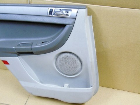 Boczek tapicerka drzwi lewy tył Chrysler Pacifica I 4.0 v6 2007 03-08