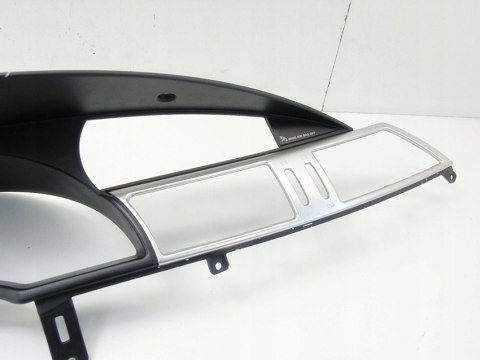 Obudowa ramka liczników Chrysler Pacifica I 4.0 v6 2007r F1024A2021