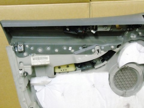 Boczek tapicerka drzwi prawy przód Chrysler Pacifica I 4.0 v6 2007 03-08