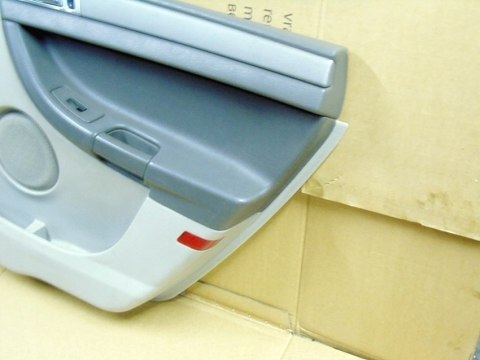 Boczek tapicerka drzwi prawy tył Chrysler Pacifica I 4.0 v6 2007 03-08