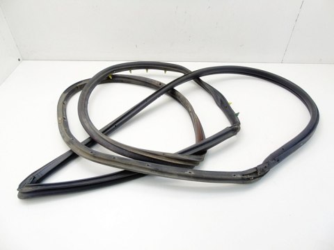 Uszczelka drzwi prawy przód Chrysler Pacifica I 4.0 v6 2007 03-08