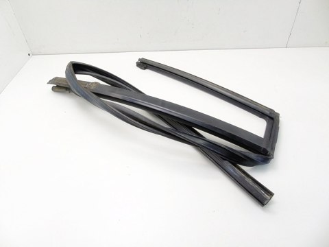 Uszczelka drzwi prawy tył Chrysler Pacifica I 4.0 v6 2007 03-08