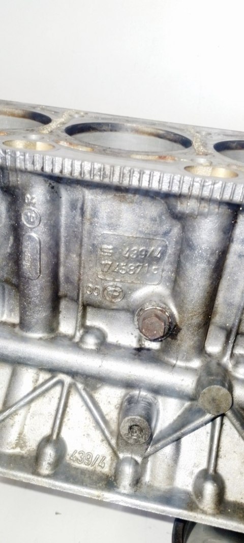 Blok silnika 1745871 3.5 V8 BMW 7 E38 735 5 E39 535 M62B35
