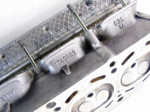Głowica wałki 3.5 4.4 V8 BMW 7 E38 735 5 E39 535 M62 1745453