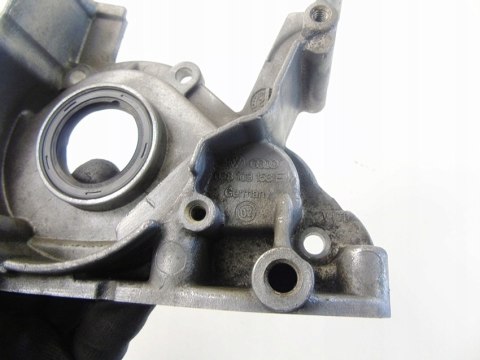 Obudowa uszczelniacza wału 1.6 Golf 4 Audi A3 Octavia Bora Leon New Beetle