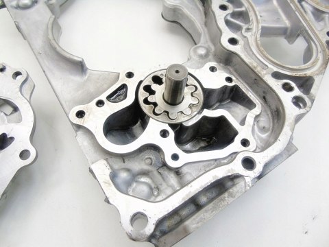 Pompa oleju obudowa rozrządu2.4 D Toyota Hilux VIII Fortuner Innova 2 2GD