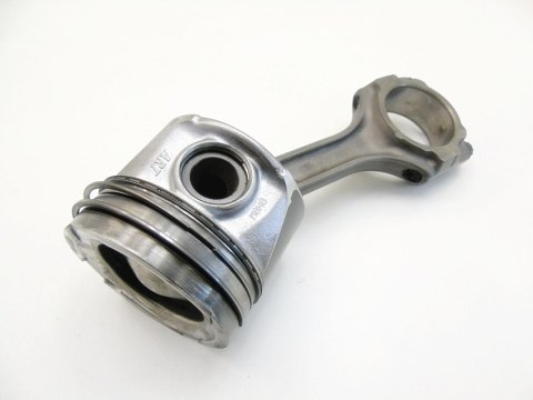 Tłok korbowód 0E010 2GD50 2.4 D Toyota Hilux VIII Fortuner Innova 2 2GD