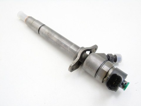 Wtryskiwacz paliwa 2.4 D D5 Volvo XC70 V70 2 3 S60 S80 XC90 0445110078