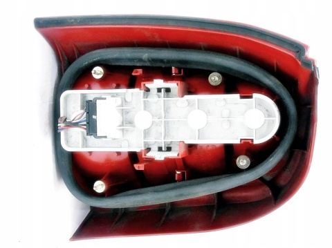 LAMPY TYŁ KOMPLET AUDI A4 B5 KOMBI LAMPY TYŁ KOMPLET AUDI A4 B5 KOMBI