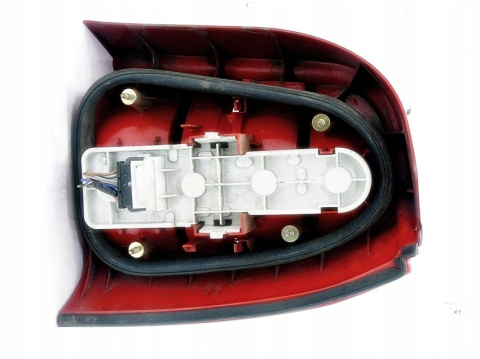 LAMPY TYŁ KOMPLET AUDI A4 B5 KOMBI LAMPY TYŁ KOMPLET AUDI A4 B5 KOMBI