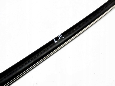 LISTWA ZGARNIAJĄCA PRZÓD OPEL VECTRA B LIFT SEDAN LISTWA ZGARNIAJĄCA PRZÓD OPEL VECTRA B LIFT SEDAN