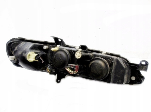 REFLEKTORY KAPY PRZÓD OPEL VECTRA B LIFT KOMPLET REFLEKTORY KAPY PRZÓD OPEL VECTRA B LIFT KOMPLET