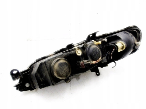 REFLEKTORY KAPY PRZÓD OPEL VECTRA B LIFT KOMPLET REFLEKTORY KAPY PRZÓD OPEL VECTRA B LIFT KOMPLET