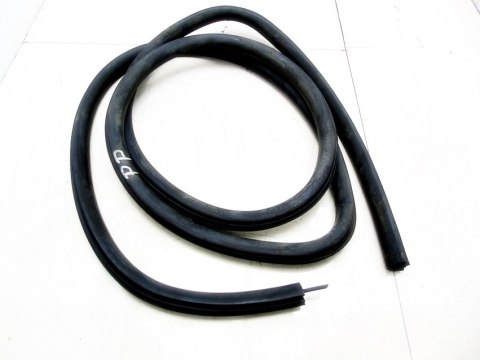 USZCZELKA DRZWI PRAWY PRZÓD FORD FOCUS MK1 USZCZELKA DRZWI PRAWY PRZÓD FORD FOCUS MK1