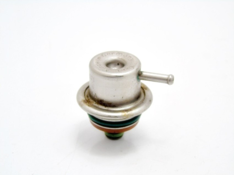 ZAWÓR LISTWY PALIWA VW 1.8 T 20V PASSAT AUDI A4 A6 ZAWÓR LISTWY PALIWA VW 1.8 T 20V PASSAT AUDI A4 A6