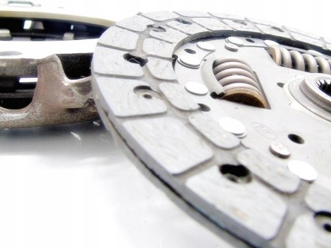 SPRZĘGŁO TARCZA DOCISK TOYOTA YARIS 1.0 16V VVTI SPRZĘGŁO TARCZA DOCISK TOYOTA YARIS 1.0 16V VVTI