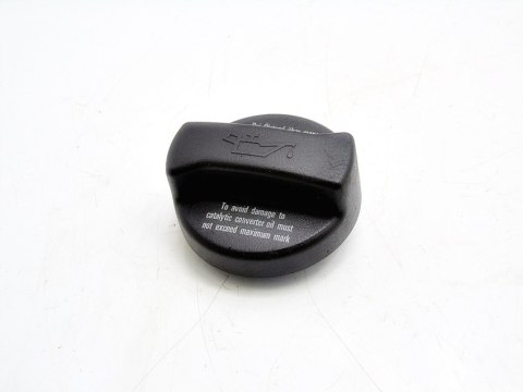 KOREK WLEWU OLEJU 1.6 8V PASSAT B5 AUDI A4 KOREK WLEWU OLEJU 1.6 8V PASSAT B5 AUDI A4