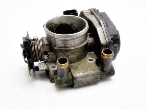 PRZEPUSTNICA 058133063 1.6 8V PASSAT B5 AUDI A4 PRZEPUSTNICA 058133063 1.6 8V PASSAT B5 AUDI A4